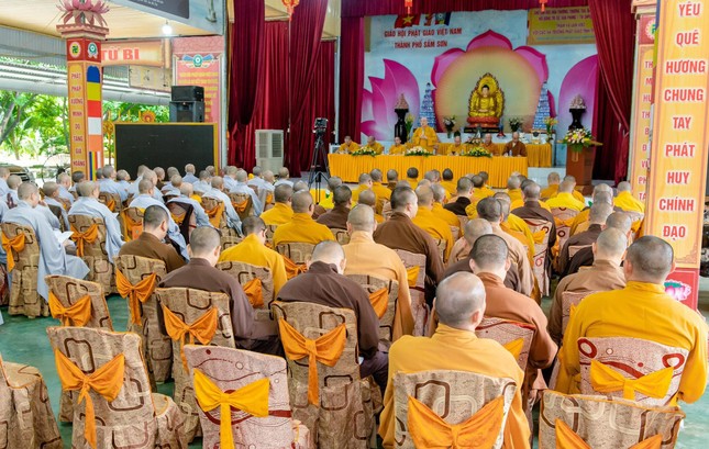 Quang cảnh buổi thăm, làm việc tại trường hạ chùa Khải Nam