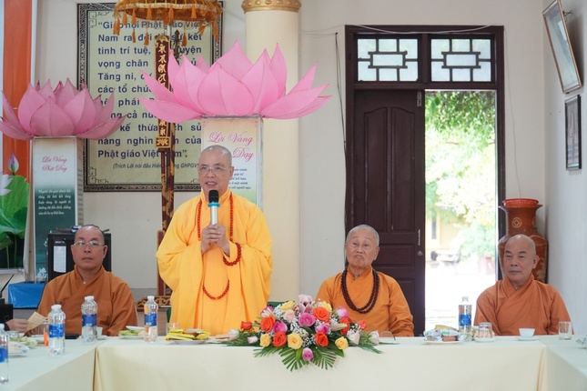 Hòa thượng Thích Huệ Phước thăm hỏi, chia sẻ cùng Ban Trị sự GHPGVN tỉnh Quảng Bình và các hành giả an cư