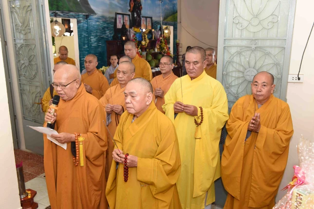 Chư tôn giáo phẩm niêm hương tưởng niệm Chư tôn giáo phẩm niêm hương tưởng niệm