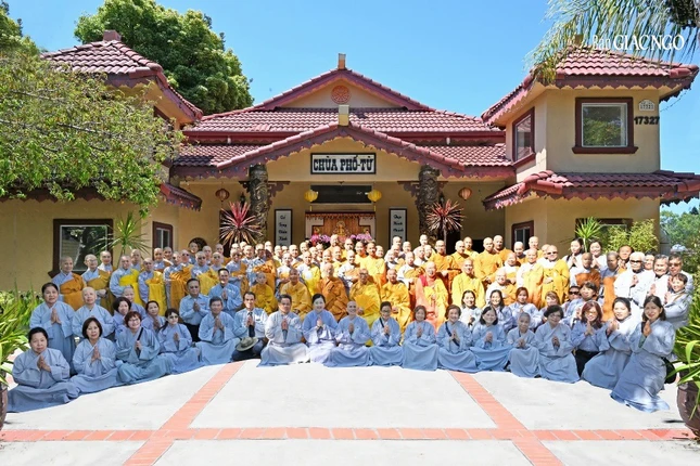 Chụp ảnh lưu niệm