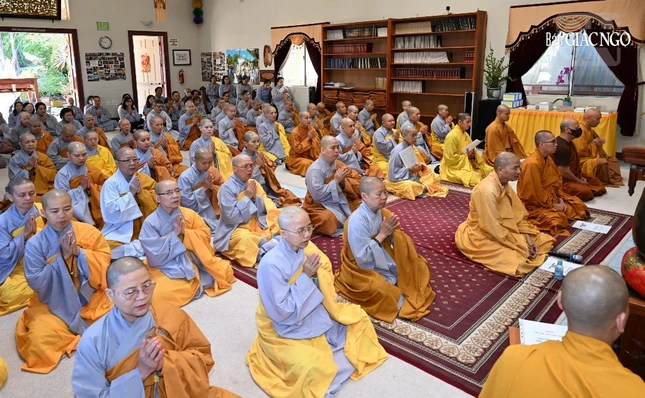 Đại chúng đồng tụng kinh Tất cả các lậu hoặc