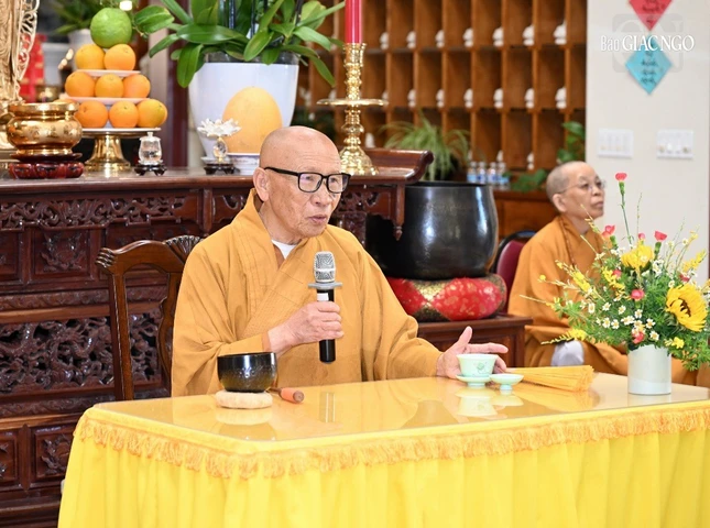 Hòa thượng Thích Tịnh Từ giảng pháp