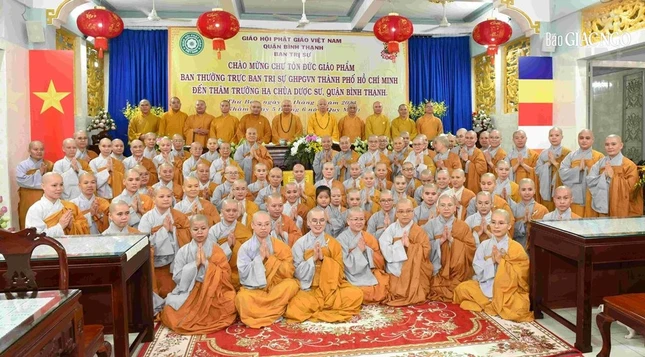 Chư tôn giáo phẩm Ban Thường trực Ban Trị sự GHPGVN TP.HCM thăm hạ trường chùa Dược Sư