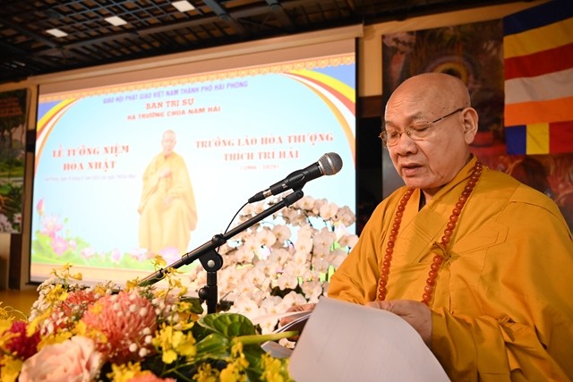 Hòa thượng Thích Quảng Tùng cung tuyên tiểu sử cố Trưởng lão Hòa thượng Thích Trí Hải