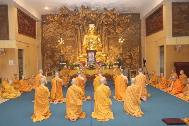 Đại diện các hành giả dâng lời phát nguyện