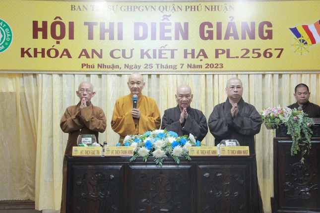 Niệm Phật cầu gia hộ