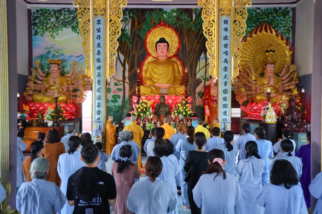 Đoàn cúng dường trường hạ chùa Sùng Ân (Ninh Thuận)