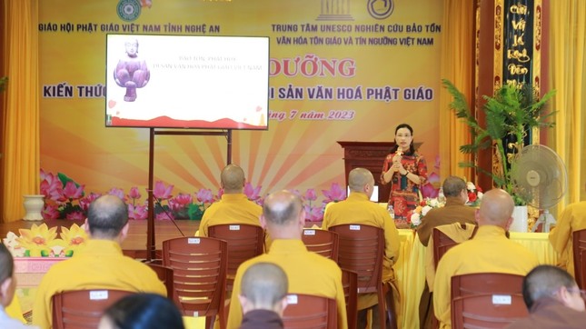 Thạc sĩ Nguyễn Thị Thu Hoan, Phó Giám đốc Bảo tàng Lịch sử Quốc gia Việt Nam chia sẻ chuyên đề “Bảo tồn, phát huy giá trị di sản văn hóa Phật giáo” Thạc sĩ Nguyễn Thị Thu Hoan, Phó Giám đốc Bảo tàng Lịch sử Quốc gia Việt Nam chia sẻ chuyên đề “Bảo tồn, phát huy giá trị di sản văn hóa Phật giáo”