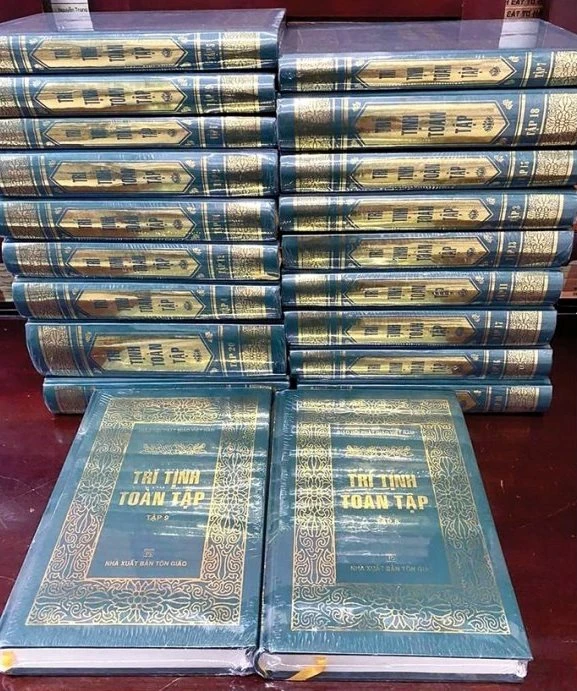 Bản Trí Tịnh toàn tập được in lậu một cách tinh vi