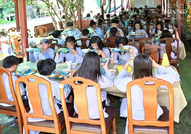 Ăn trưa trong chánh niệm