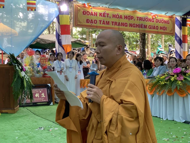 Thượng tọa tân trụ trì chùa Minh Châu dâng lời phát nguyện