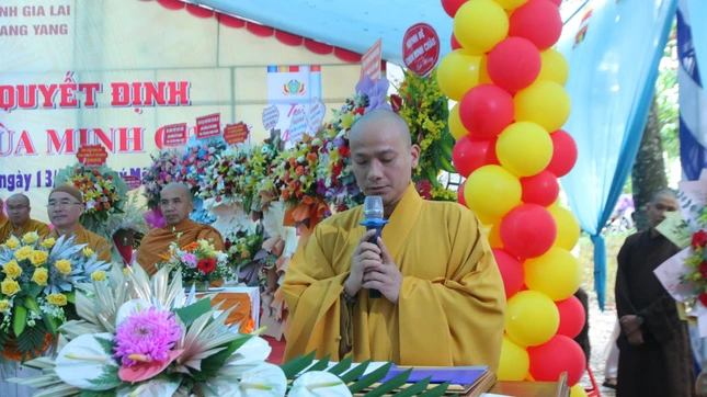 Đại đức Thích Đồng Giải đọc quyết định bổ nhiệm