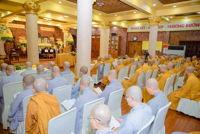 Tăng Ni Q.3 tham dự buổi sinh hoạt Tăng sự định kỳ