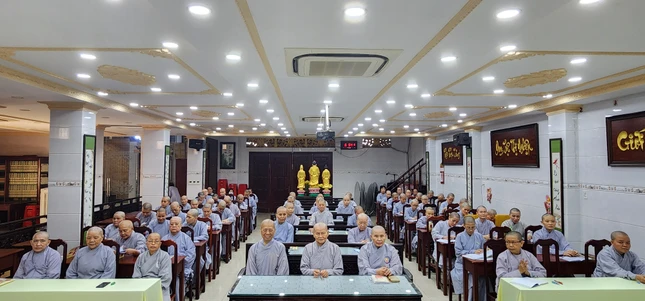 Ni sư Như Hiền học giới luật của hành giả