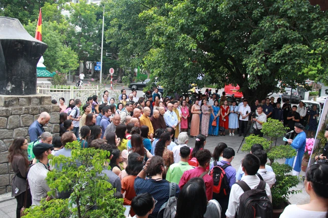 Triển lãm được nhiều du khách trong và ngoài nước quan tâm tham dự