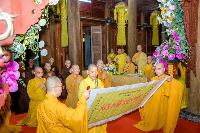 Cung an chức sự Hội đồng Thập sư Tăng