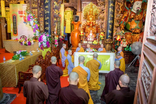 Cung an chức sự Hội đồng Giới sư Ni