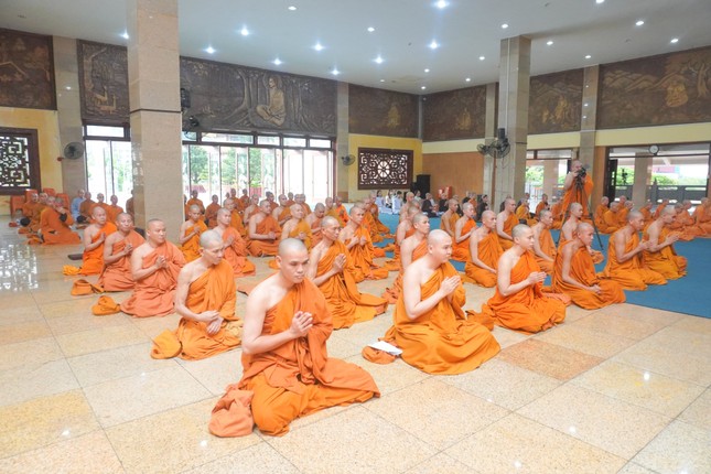 Lắng lòng nghe chỉ dạy