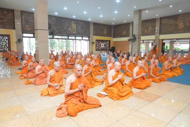 Lắng lòng nghe chỉ dạy Lắng lòng nghe chỉ dạy