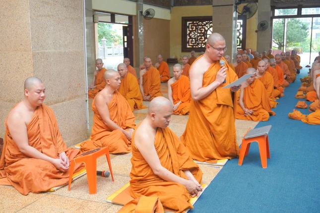 Đại đức Thích Minh Sơn báo cáo quá trình tu học, sinh hoạt Đại đức Thích Minh Sơn báo cáo quá trình tu học, sinh hoạt