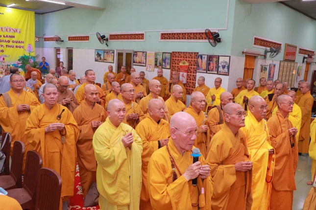 Chư tôn giáo phẩm dâng hương tưởng niệm