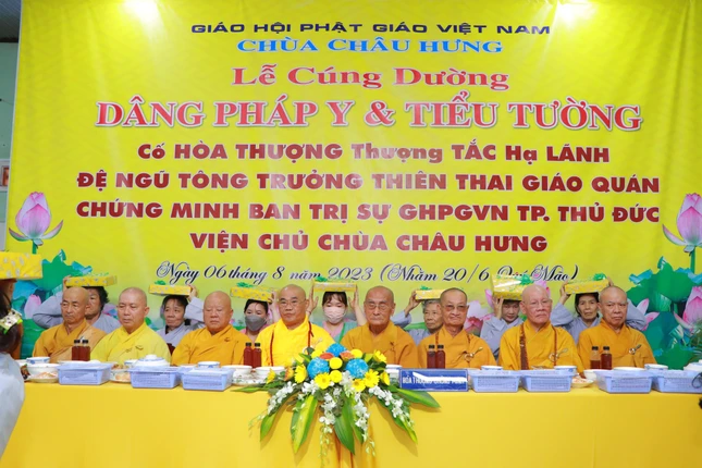 Chư tôn giáo phẩm chứng minh buổi lễ trai Tăng của môn đồ pháp quyến chùa Châu Hưng