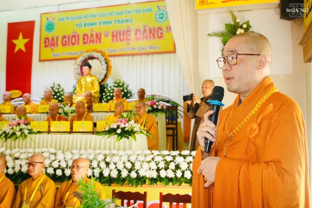 Thượng tọa Thích Quảng Lộc phát biểu