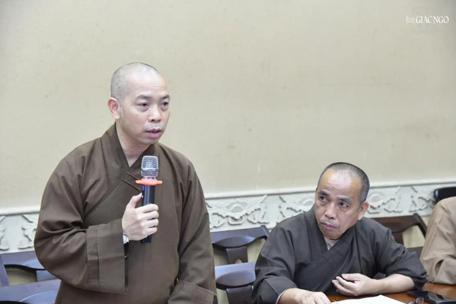 Thượng tọa Thích Quang Thạnh báo cáo công tác tuyển sinh và kế hoạch sắp tới