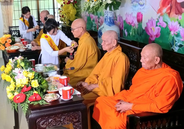 Nghi thức cài hoa hồng