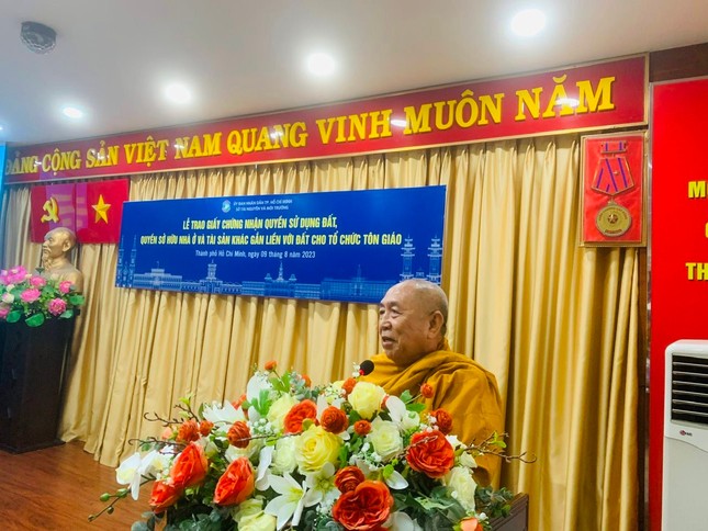 Hòa thượng Thích Minh Hóa, Pháp viện Minh Đăng Quang (TP.Thủ Đức) phát biểu cảm ơn sự quan tâm của lãnh đạo TP.HCM, đặc biệt là Sở Tài nguyên & Môi trường trong công tác cấp Giấy chứng nhận quyền sử dụng đất cho các tổ chức tôn giáo Hòa thượng Thích Minh Hóa, Pháp viện Minh Đăng Quang (TP.Thủ Đức) phát biểu cảm ơn sự quan tâm của lãnh đạo TP.HCM, đặc biệt là Sở Tài nguyên & Môi trường trong công tác cấp Giấy chứng nhận quyền sử dụng đất cho các tổ chức tôn giáo