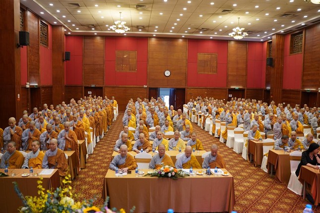 Chư Ni tham dự khóa học