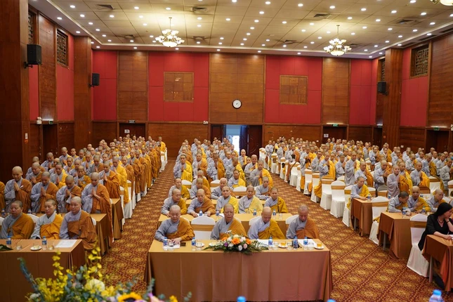 Chư Ni tham dự khóa học