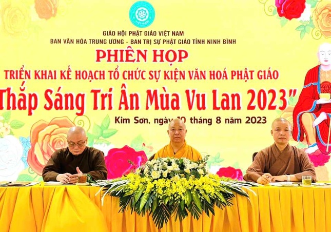 Chư tôn đức chủ trì phiên họp