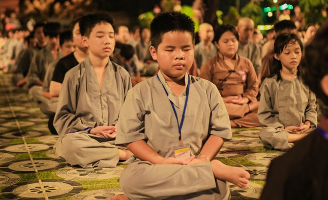 Thực tập ngồi thiền - Ảnh Tâm Quý