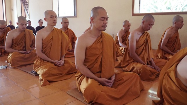 Thực tập tọa thiền - Ảnh: Tổ đình Bửu Long