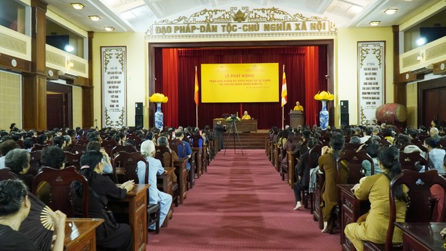 Có hơn 600 Phật tử ở TP.Hải Phòng tháp tùng cùng chư tôn đức thăm, cúng dường trường hạ tại miền Bắc Có hơn 600 Phật tử ở TP.Hải Phòng tháp tùng cùng chư tôn đức thăm, cúng dường trường hạ tại miền Bắc