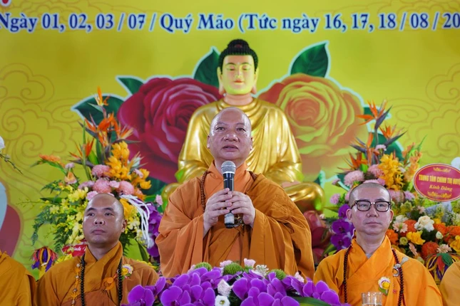 Thượng tọa Thích Chiếu Tuệ ban đạo từ