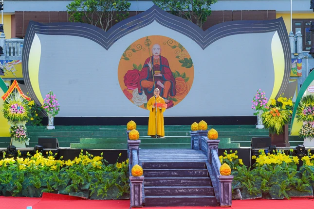 Hòa thượng Thích Thọ Lạc phát biểu khai mạc