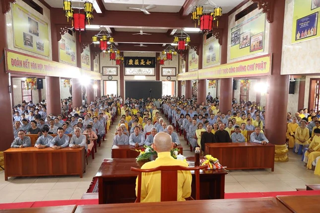 Đông đảo tín đồ Phật tử về chùa Thiên Châu tham dự khóa tu Đông đảo tín đồ Phật tử về chùa Thiên Châu tham dự khóa tu