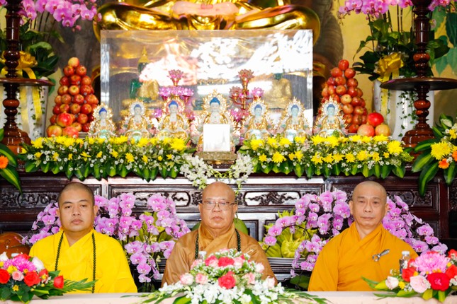 Chư tôn đức chứng minh