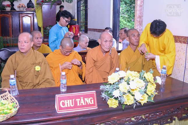 Nghi thức cài hoa hồng Nghi thức cài hoa hồng