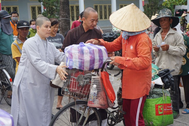Chia sẻ yêu thương nhân mùa Vu lan