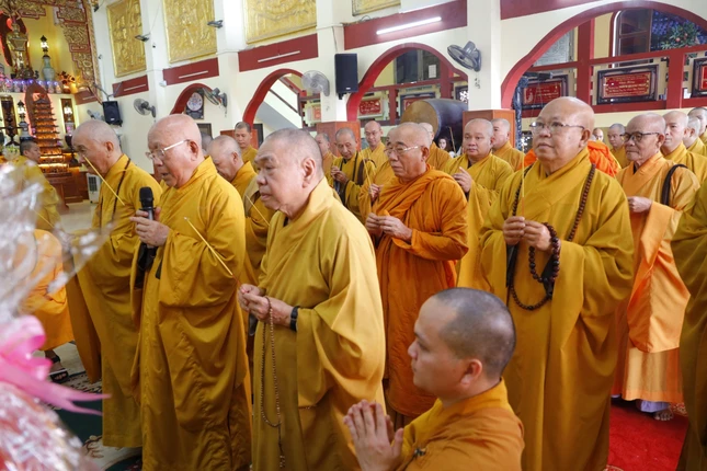 Chư tôn giáo phẩm tham dự buổi lễ