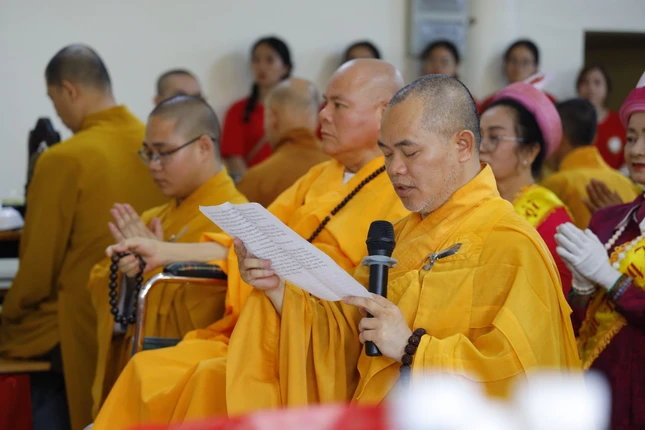 Thượng tọa Thích Quảng Pháp dâng lời tác bạch