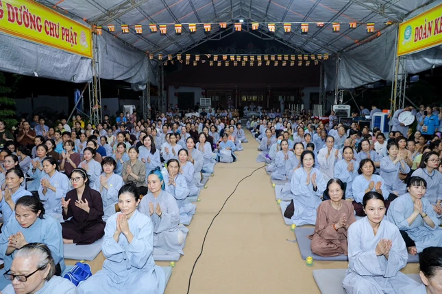 Phật tử tham dự buổi tọa đàm