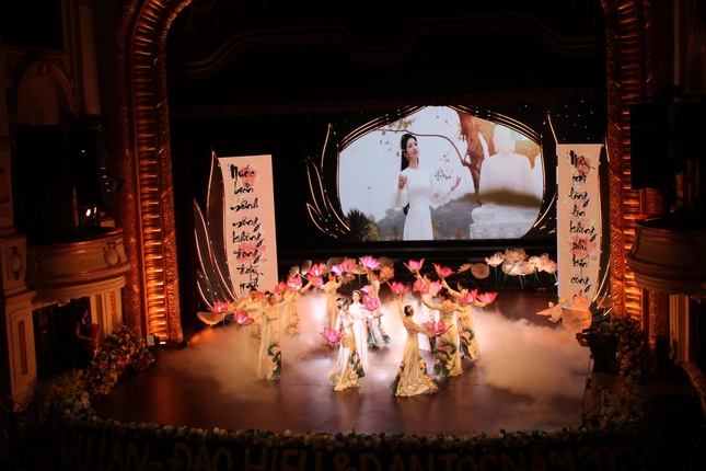 Tiết mục ca, múa nhạc đặc sắc