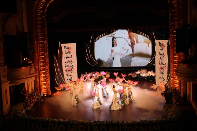 Tiết mục ca, múa nhạc đặc sắc