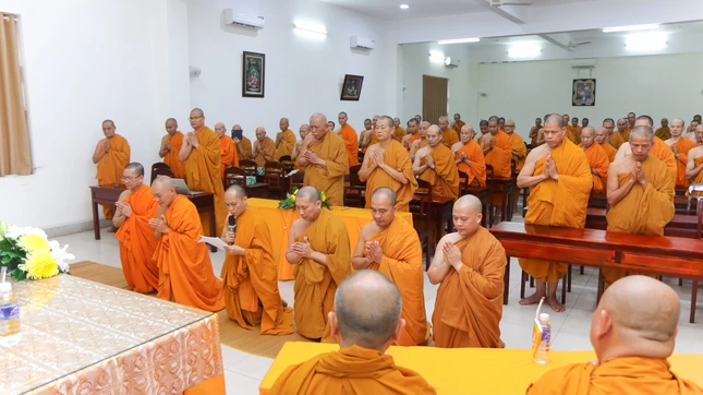 Đại diện chư hành giả tác bạch tri ân Đại diện chư hành giả tác bạch tri ân