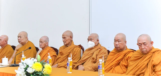 Chư tôn giáo phẩm chứng minh Chư tôn giáo phẩm chứng minh