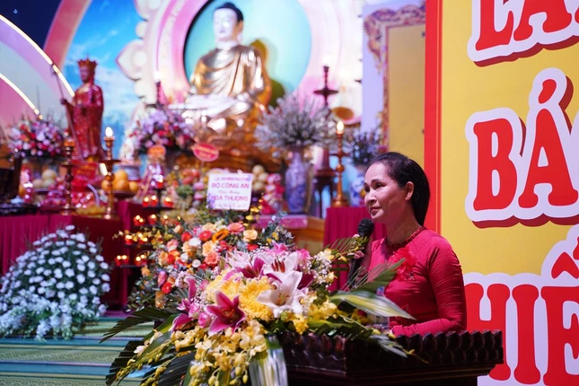 NSND Lan Hương đọc bài cảm niệm Vu lan